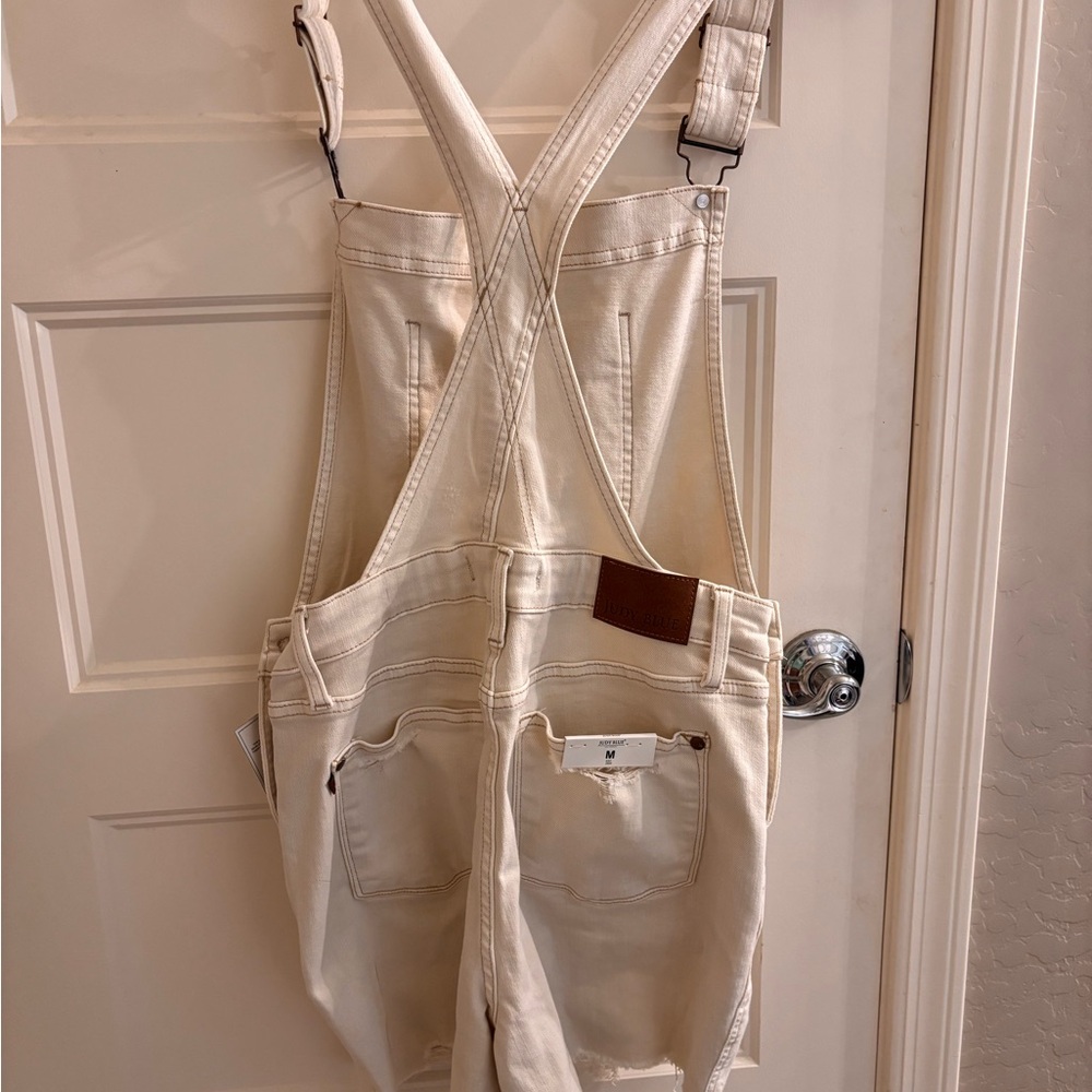 NWT! Judy Blue white denim shorts with distressing. - Picture 4 of 5